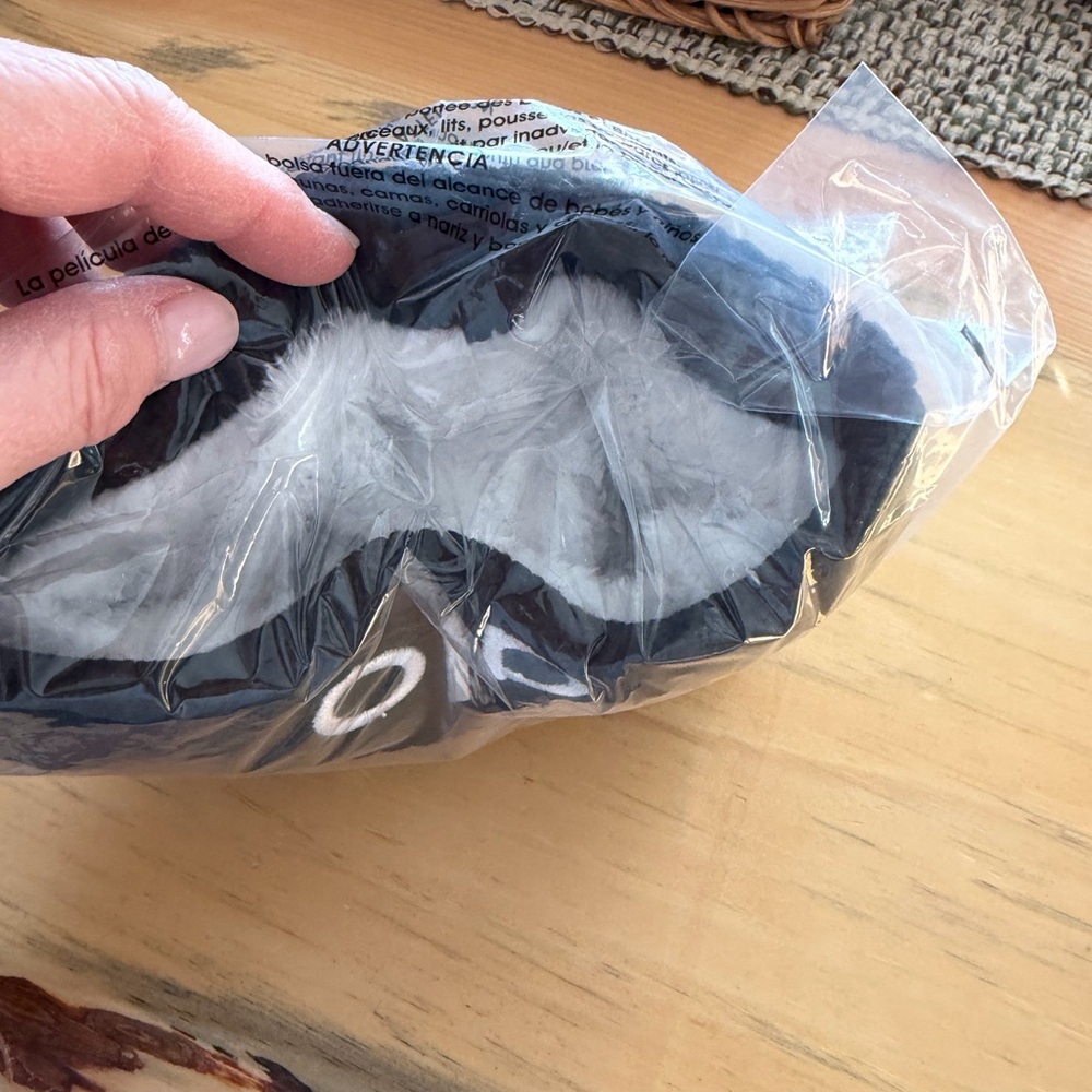 Source Unknown Black Beanie Hat NWT - image 4